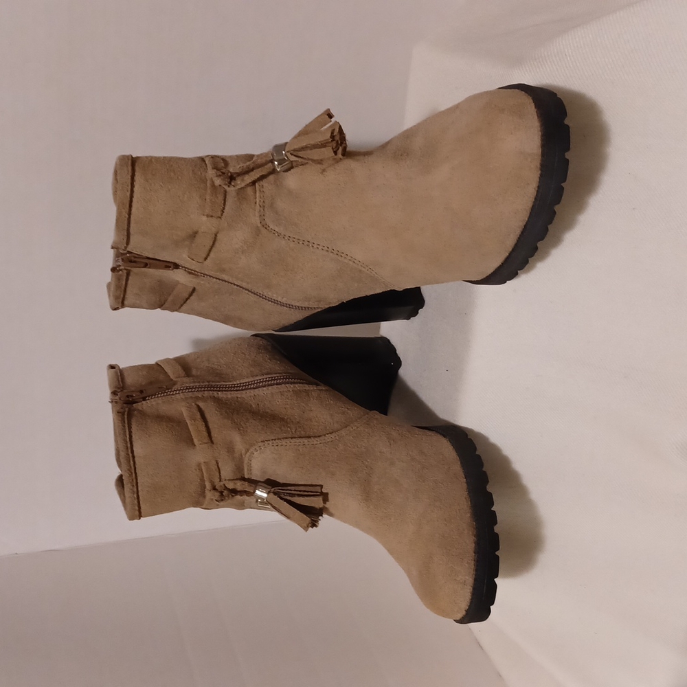 JACLYN SMITH Women's Beige Ankle Booties With Zipper and Tassels. Size 8